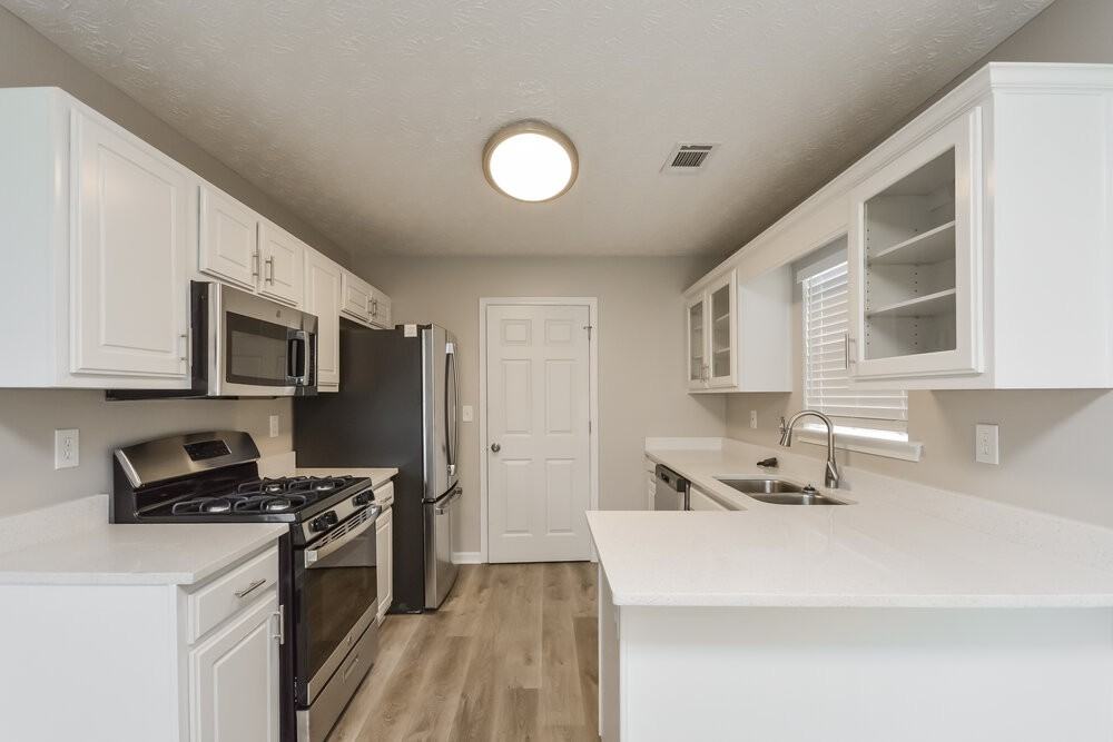 433 Summer Hill Cir - Photo 6 of 16