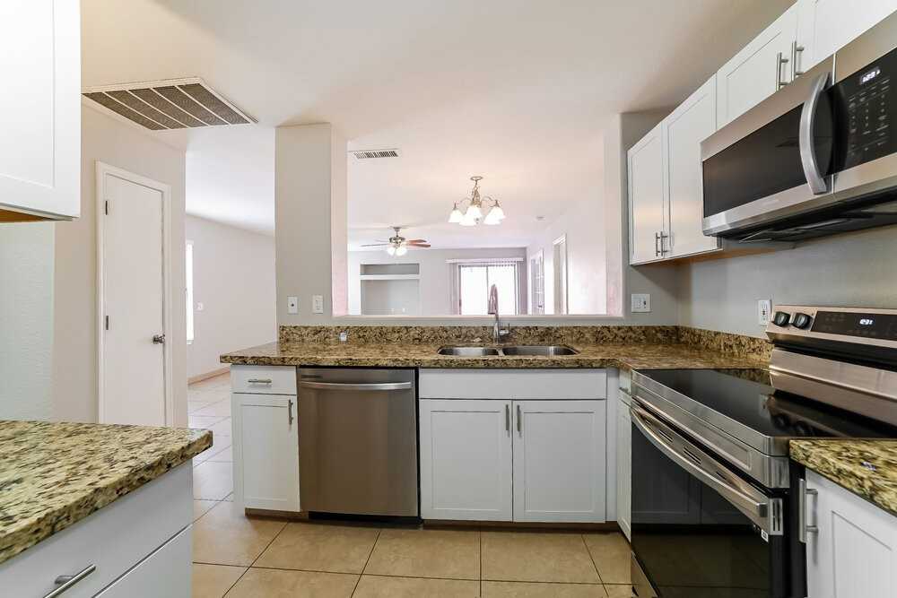 13766 W Elm St - Photo 7 of 16