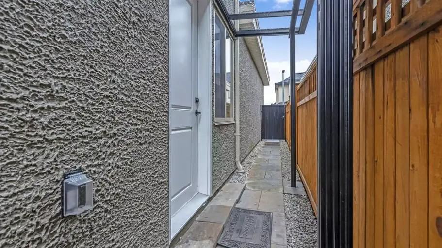 9055 Steveston Hwy - Photo 3 of 10