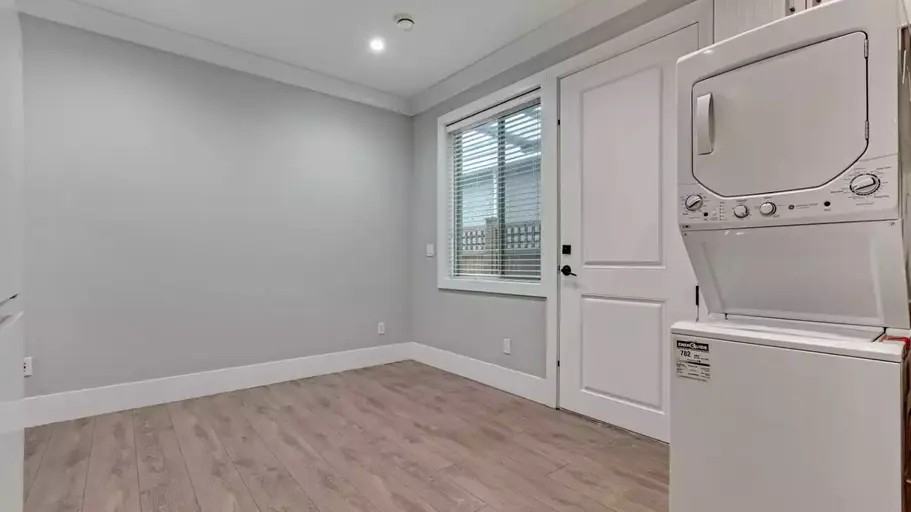 9055 Steveston Hwy - Photo 5 of 10