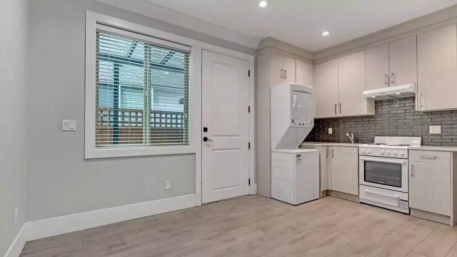 9055 Steveston Hwy - Photo 6 of 10