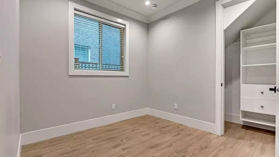 9055 Steveston Hwy - Photo 7 of 10