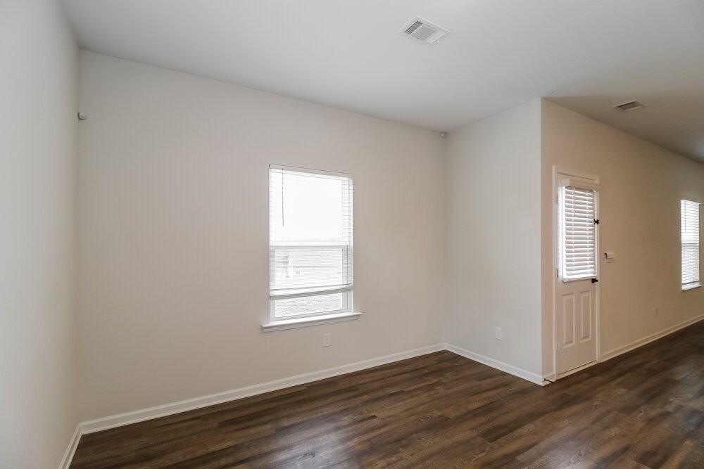 445 Samara Ct - Photo 5 of 17