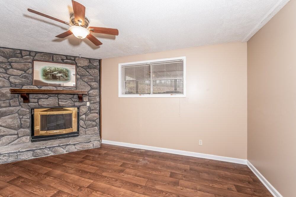 5040 Loren Ln - Photo 4 of 17