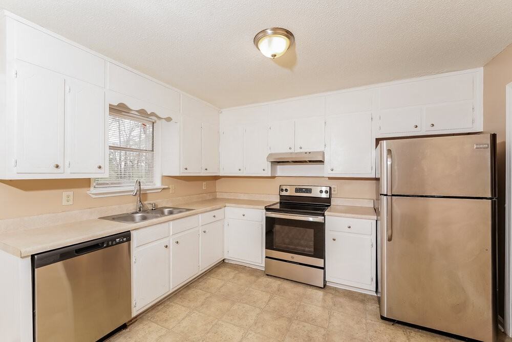 5040 Loren Ln - Photo 5 of 17