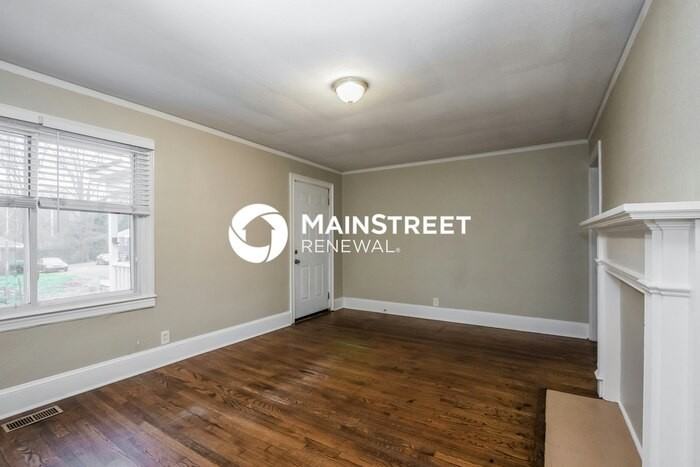 1525 Effingham Rd - Photo 2 of 16