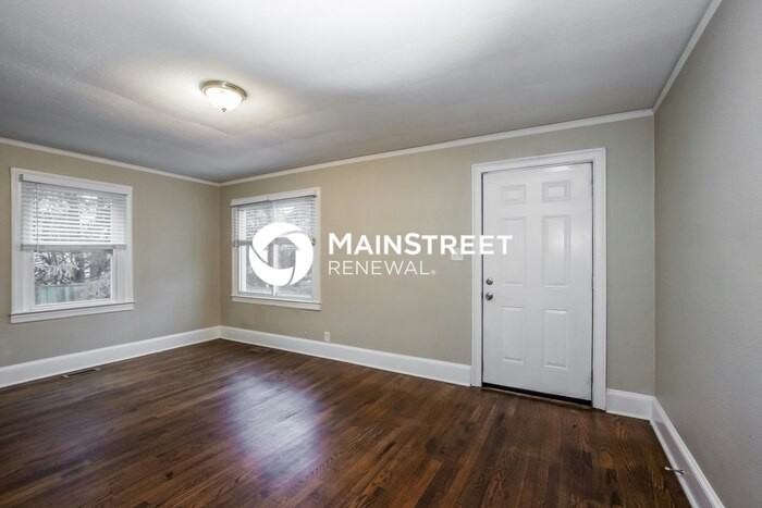 1525 Effingham Rd - Photo 3 of 16