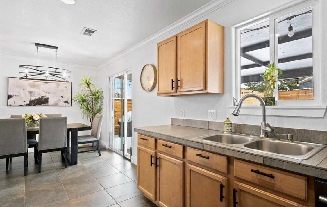 2182 W Warren Ave - Photo 4 of 12