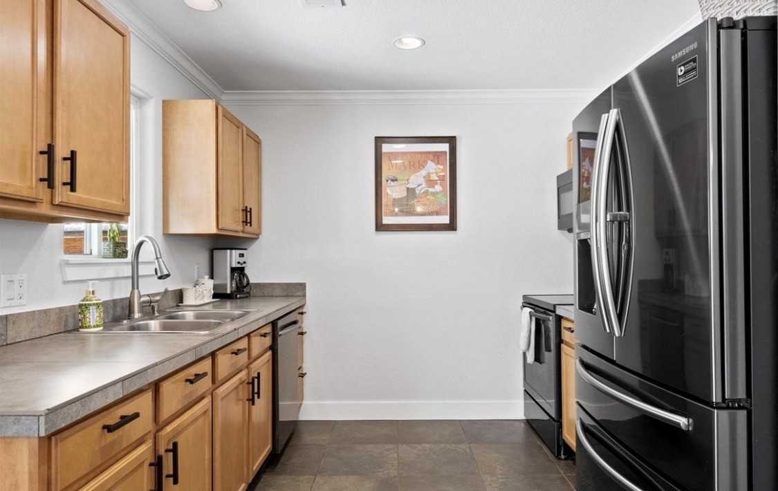 2182 W Warren Ave - Photo 5 of 12