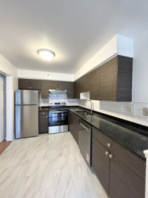 1639 Oakwood Ave #102