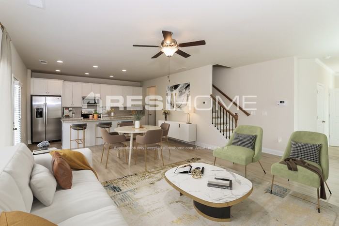 106 York Way - Photo 6 of 17