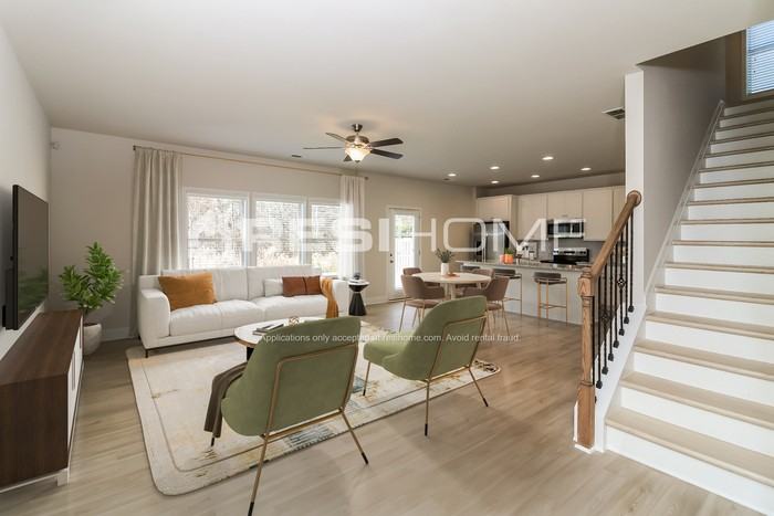 106 York Way - Photo 7 of 17