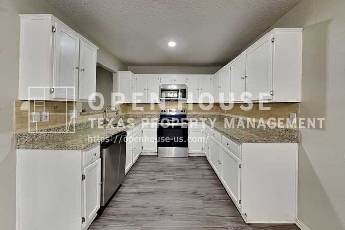 1403 Golden Gate Dr - Photo 6 of 17