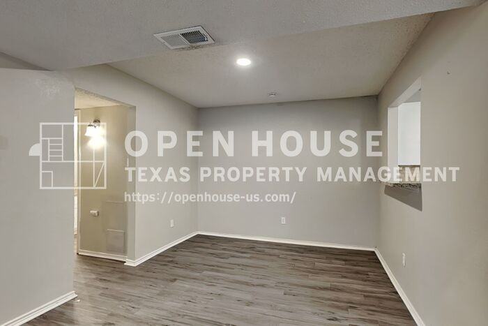 1403 Golden Gate Dr - Photo 7 of 17