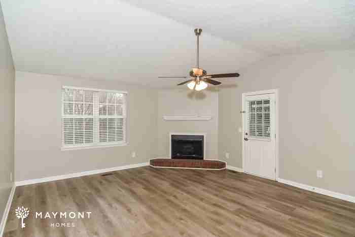 105 Bradford Cir - Photo 4 of 12