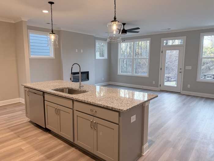 1914 William Glenn St - Photo 3 of 20