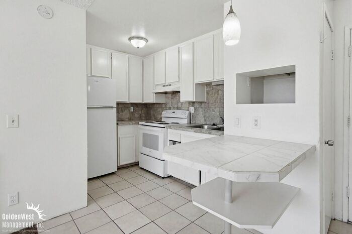 4219 Illinois St #4 - Photo 4 of 15