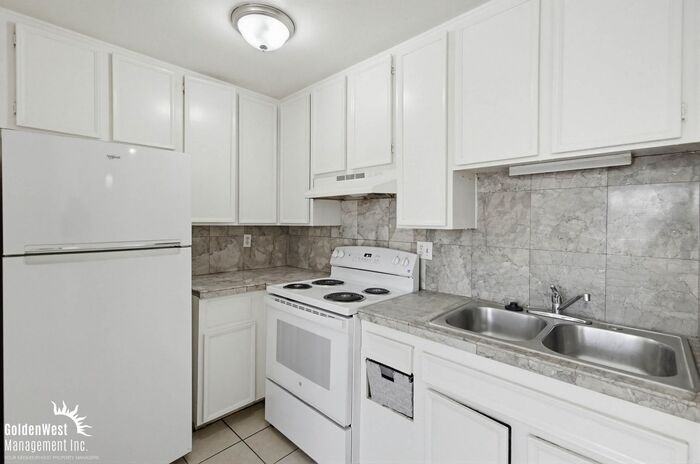 4219 Illinois St #4 - Photo 5 of 15