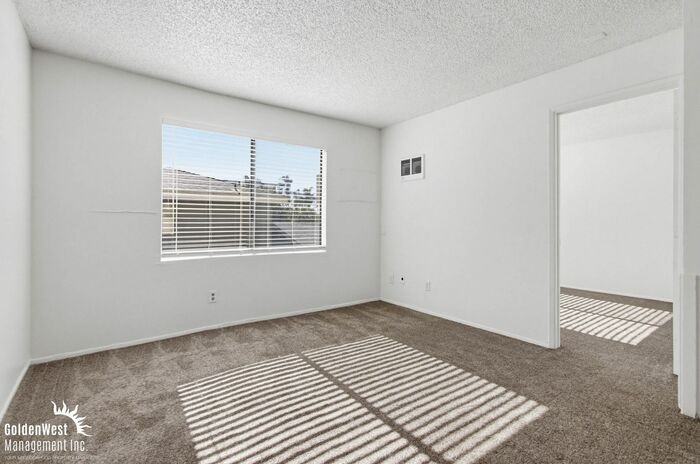 4219 Illinois St #4 - Photo 6 of 15