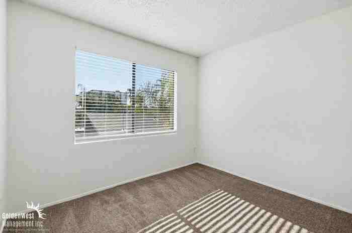 4219 Illinois St #4 - Photo 7 of 15