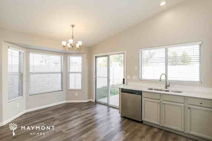 14411 S 47th Pl - Photo 5 of 12