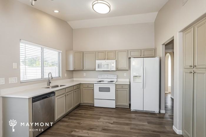 14411 S 47th Pl - Photo 6 of 12