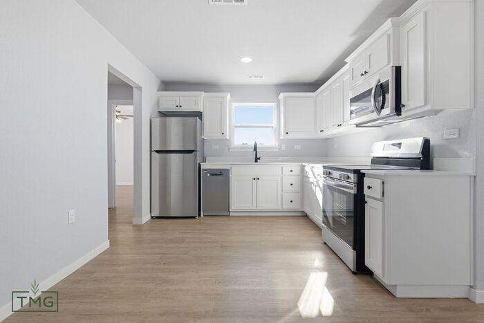 3425 N Ironwood Ave - Photo 7 of 21