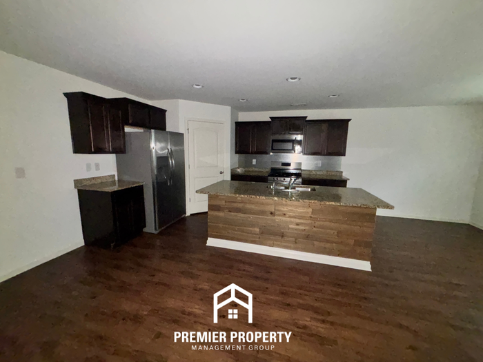 4659 Woodford Cir - Photo 5 of 23