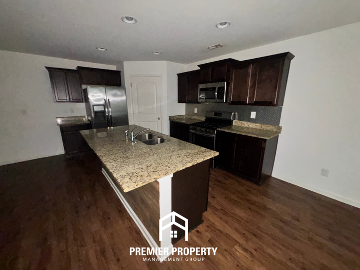 4659 Woodford Cir - Photo 6 of 23