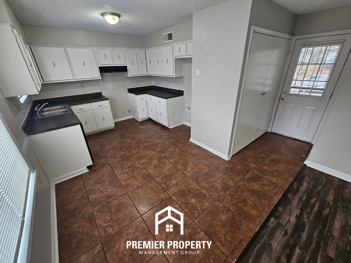 3778 Caravel Dr - Photo 6 of 21