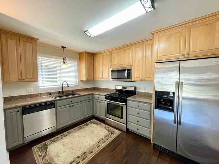 770 E Ave - Photo 2 of 12