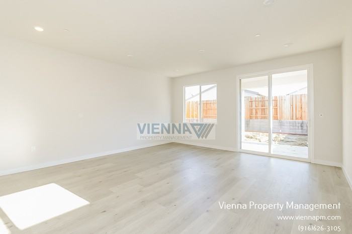 3935 Prairie Blues St - Photo 2 of 20