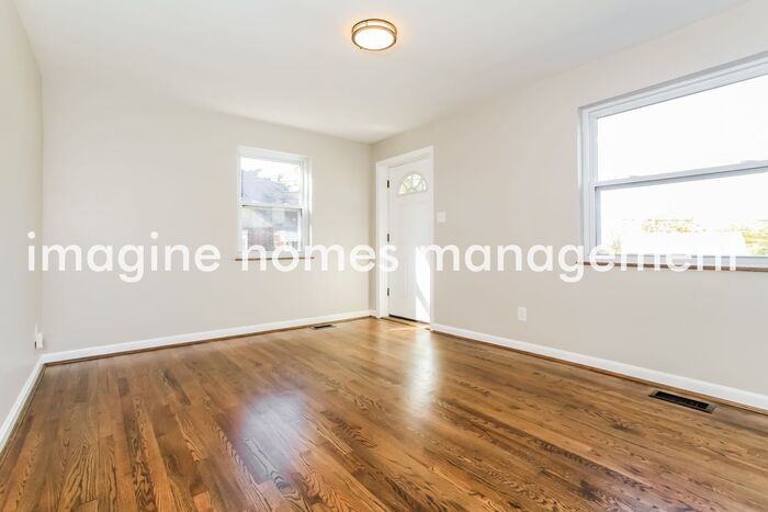 601 Dottie Ct - Photo 3 of 15