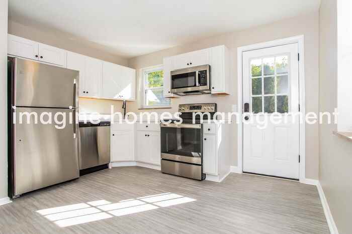 601 Dottie Ct - Photo 4 of 15