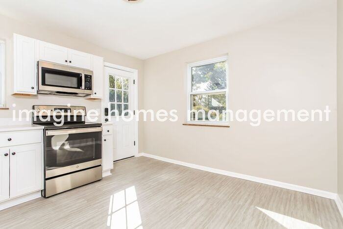 601 Dottie Ct - Photo 5 of 15