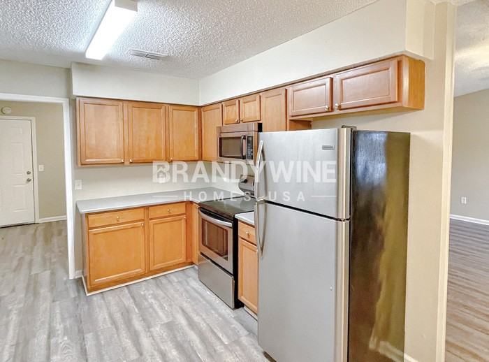 553 Edward Rutledge St - Photo 6 of 16