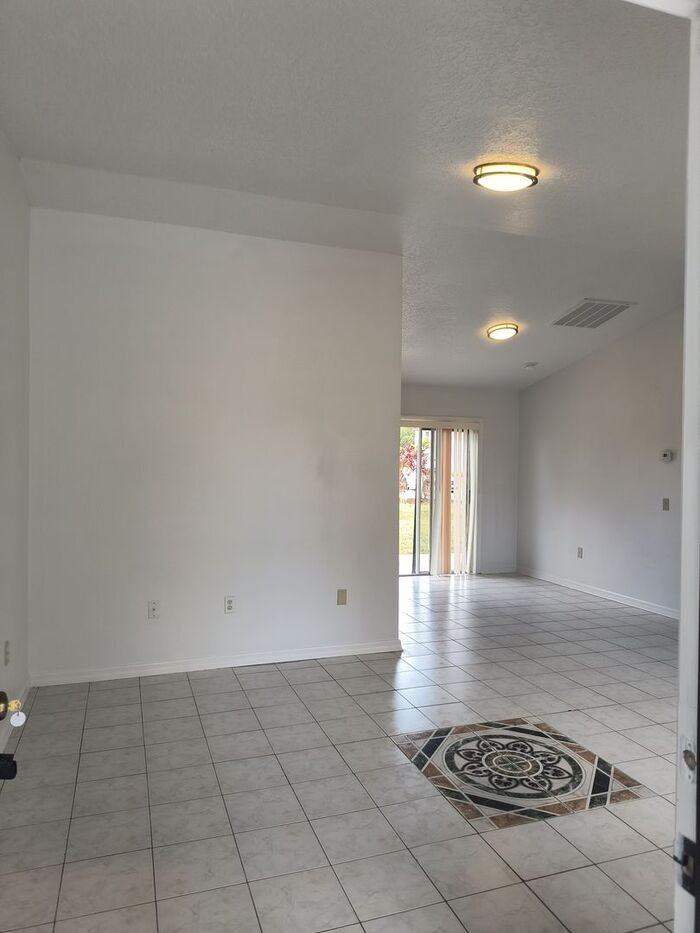 754 Del Prado Dr - Photo 4 of 25