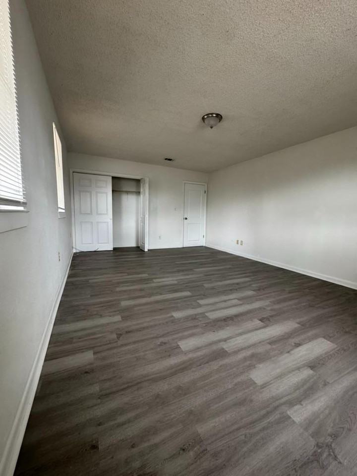 3720 Theresa St - Photo 2 of 10