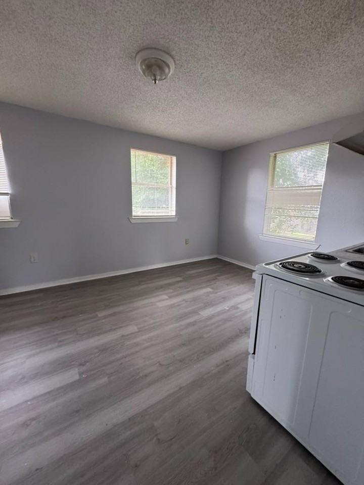 3720 Theresa St - Photo 7 of 10