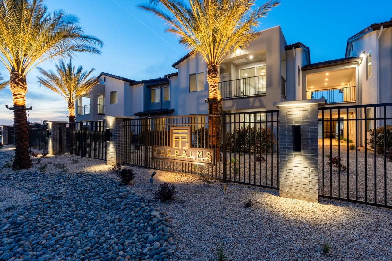 The Palms Apartments - Photo 2 of 8