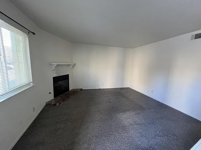 232 N Lemoore Ave - 1Unit 7A #1 - Photo 2 of 5