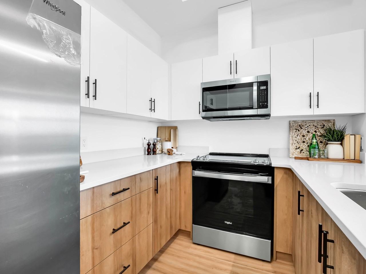 1076 Gainsborough Road #406 - Photo 4 of 16