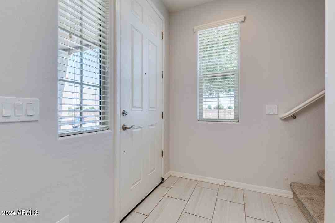 3661 E Stiles Ln - Photo 4 of 38