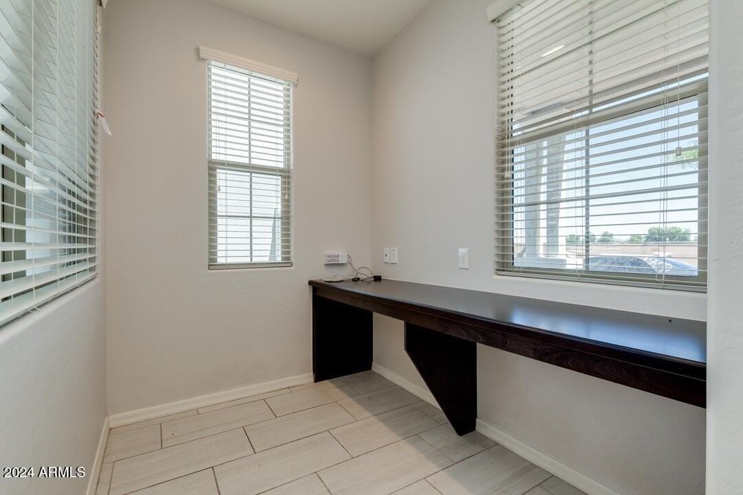 3661 E Stiles Ln - Photo 5 of 38