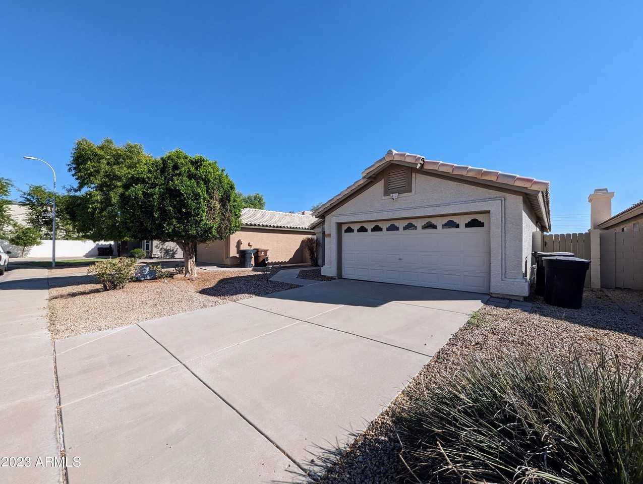 8437 W Charter Oak Rd - Photo 4 of 50