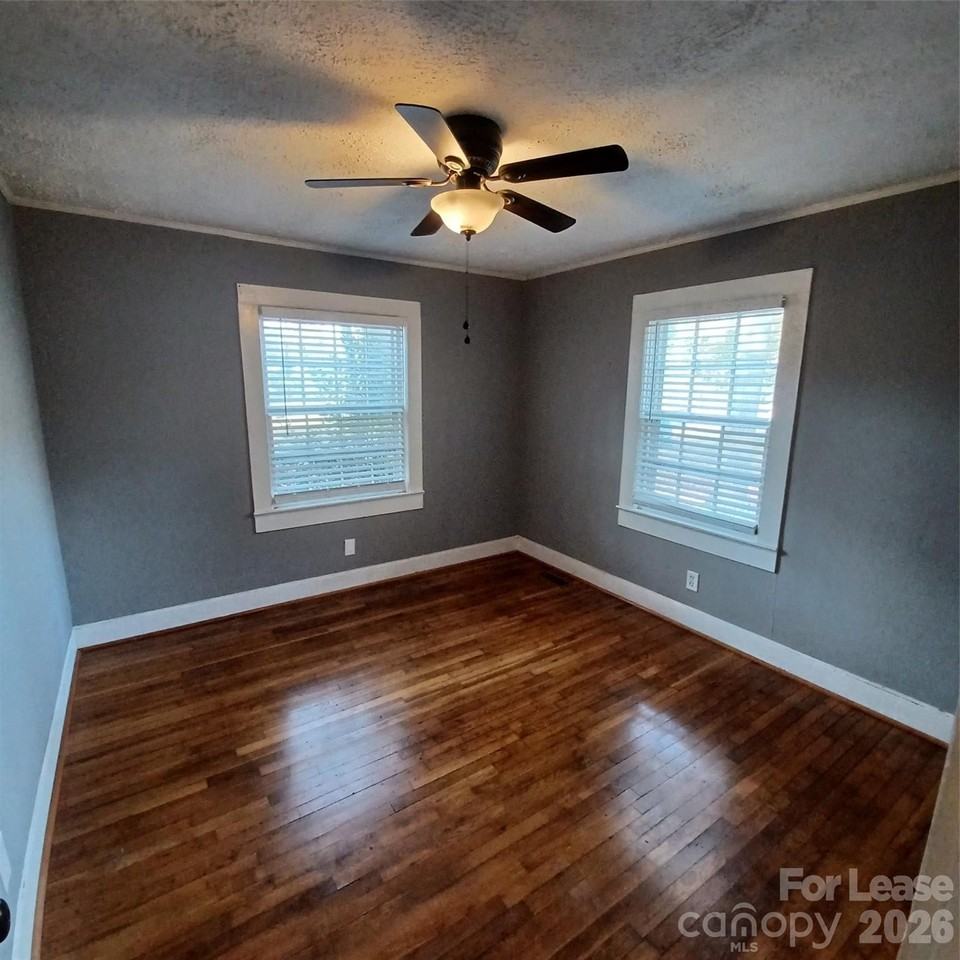 1514 Lisbon Ln - Photo 5 of 8