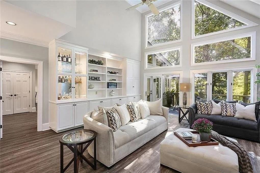 930 Manchester Pl - Photo 5 of 36