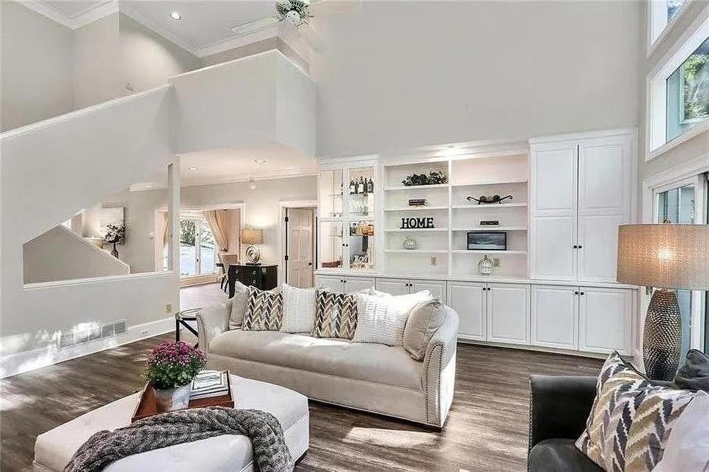 930 Manchester Pl - Photo 7 of 36