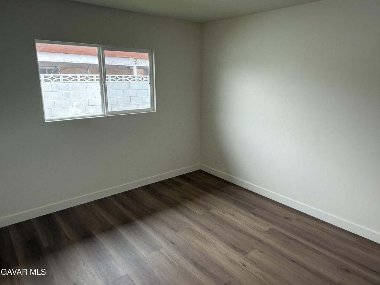 45433 Lorimer Ave - Photo 6 of 10