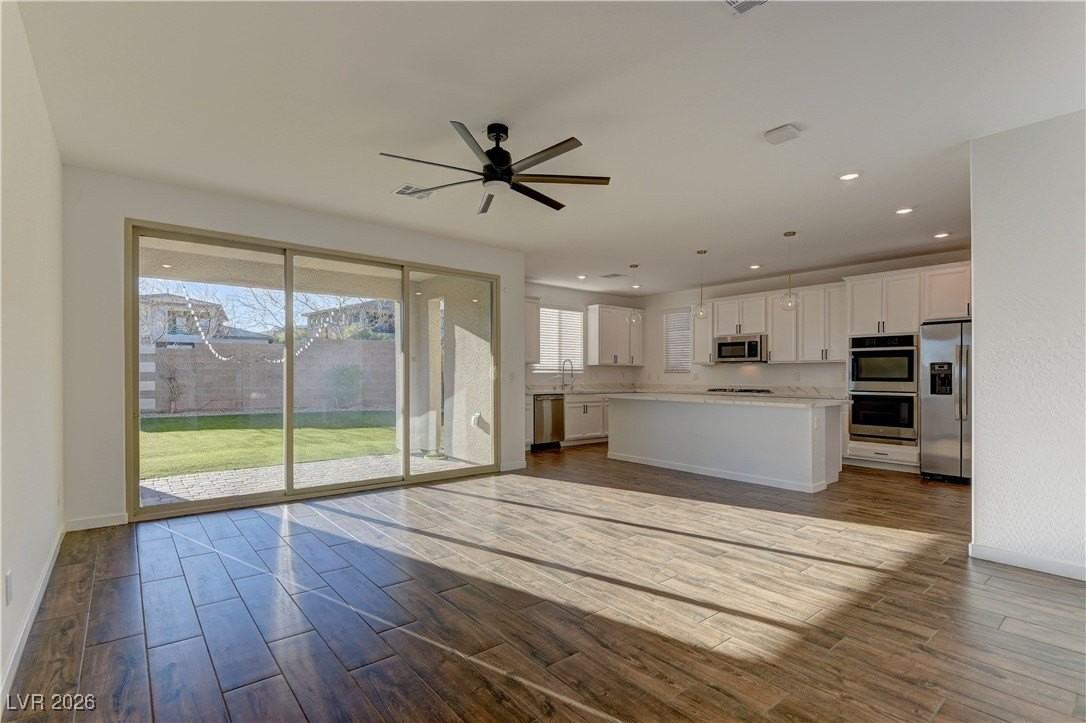 727 Foreign Reef Way - Photo 5 of 25